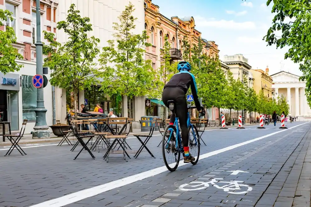 header page mobilité durable cycliste sur piste cyclable